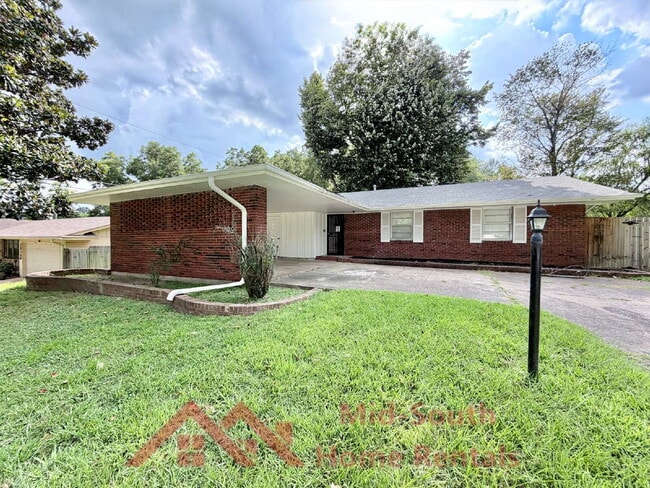 Building Photo - 3831 Hermitage Dr