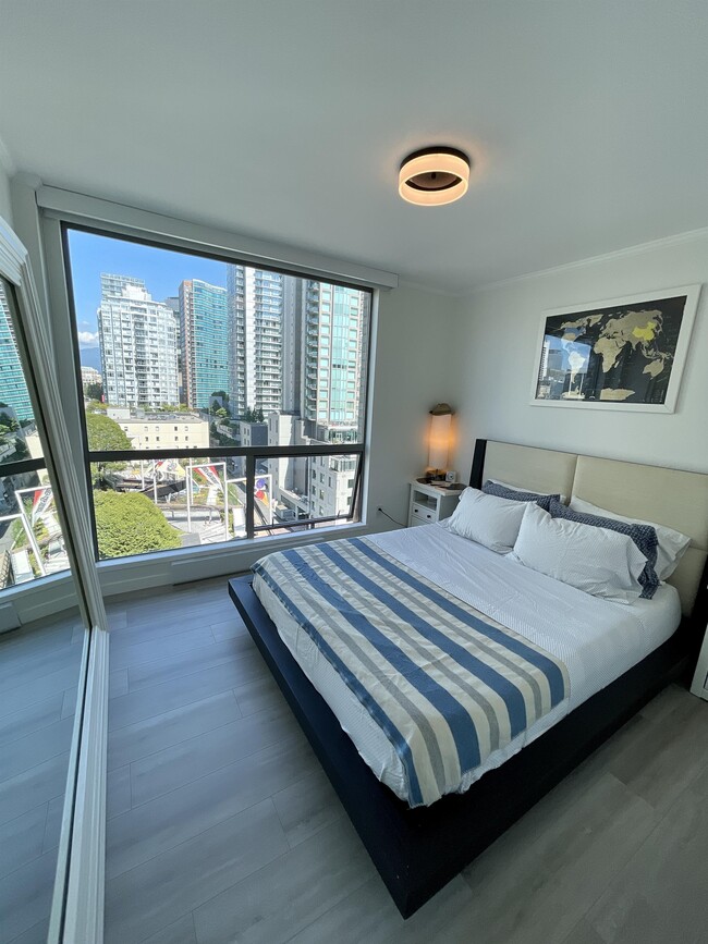 Photo - 928-1928 Richards St