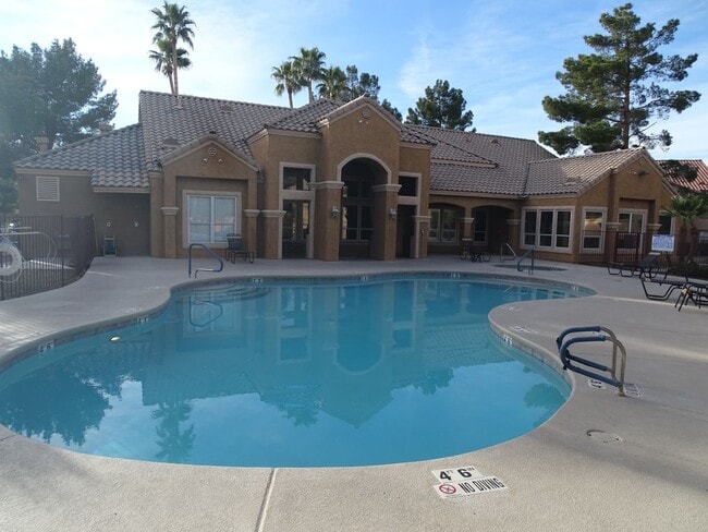 Building Photo - Well Cared For 1 Bed, 1 Bath 2nd Floor West Side Condo Unit 2035