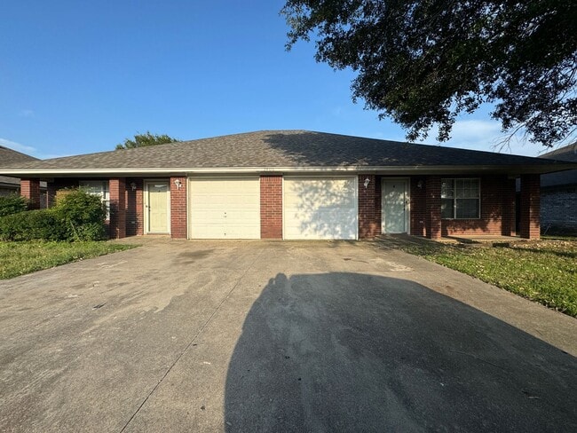 Building Photo - 3406 Toledo Dr Rental