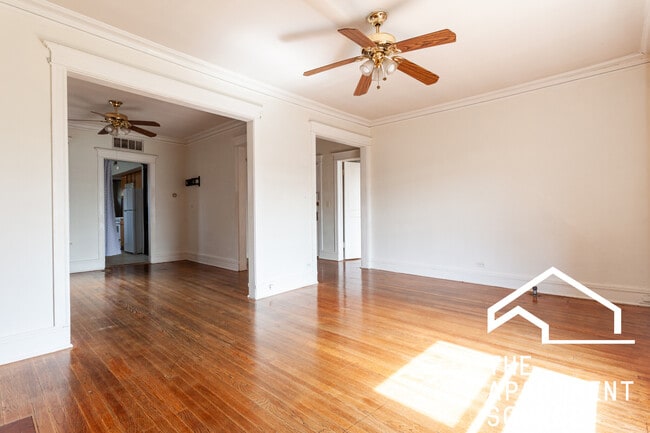 Photo - 910 W Belle Plaine Ave Unit 2