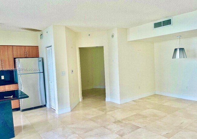 Photo - 1330 West Ave Unidad 1104