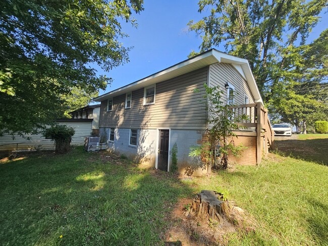 Photo - 355 Woodview Ave