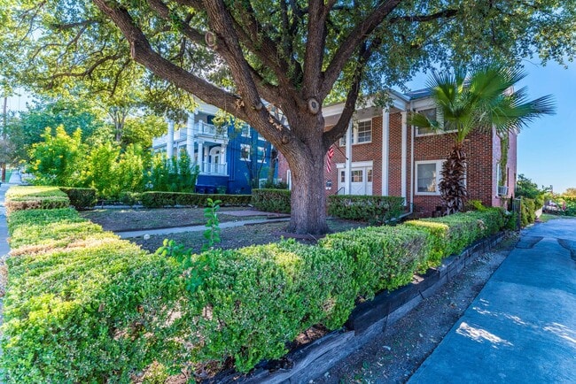 Photo - All Appliances, Washer & Dryer, Secure Building AND off street parking in Alta Vista! Unit 3
