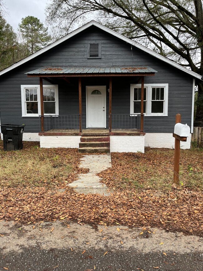 Building Photo - 105 N Elm Ave