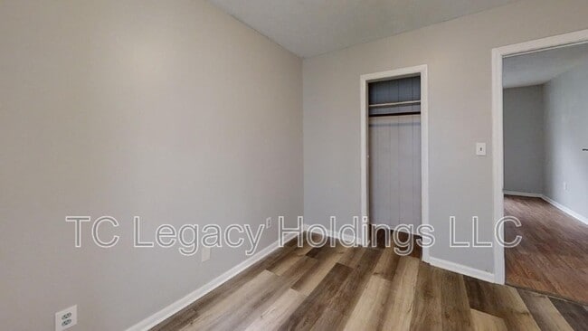 Photo - 102 Denham St