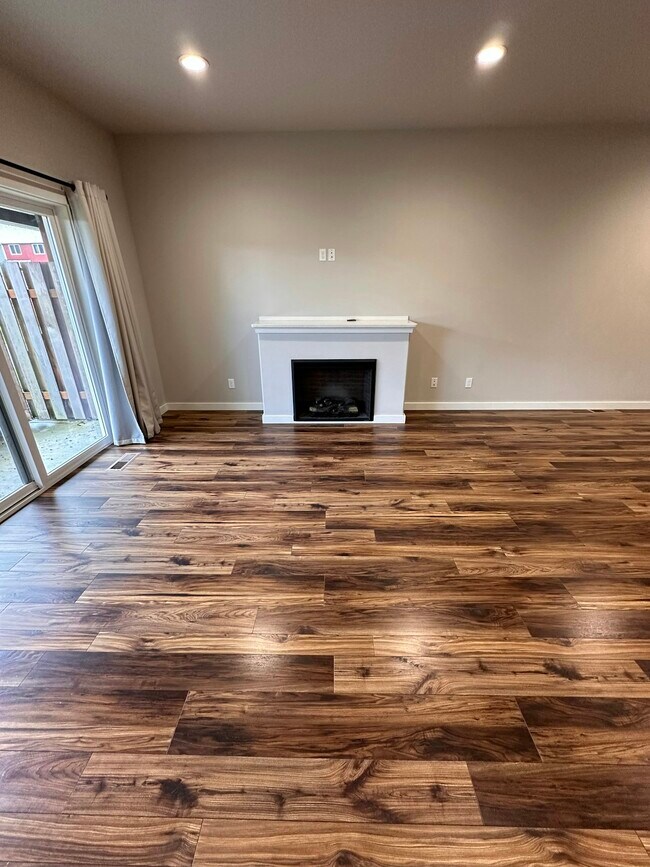 Photo - 1524 SE Honeysuckle Loop