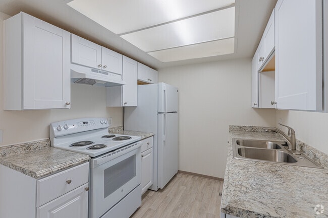 1BR, 1BA - 650SF - Kitchen