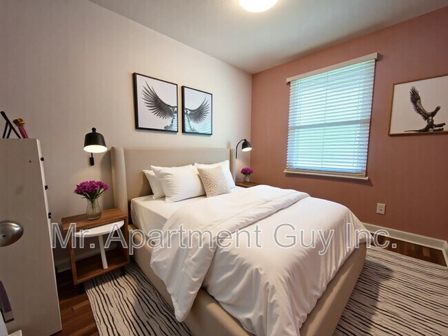 Photo - 220 W 19th St