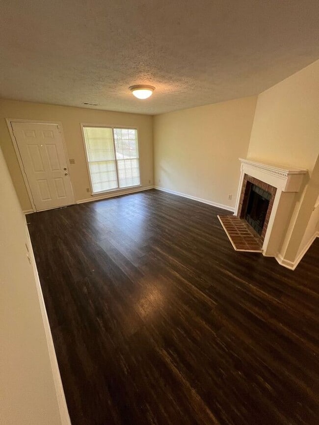 Photo - BEAUTIFUL 2 bedroom 2 bathroom Duplex