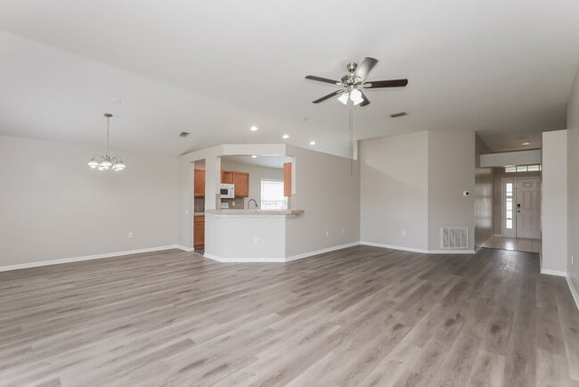 Photo - 926 Summer Breeze Dr