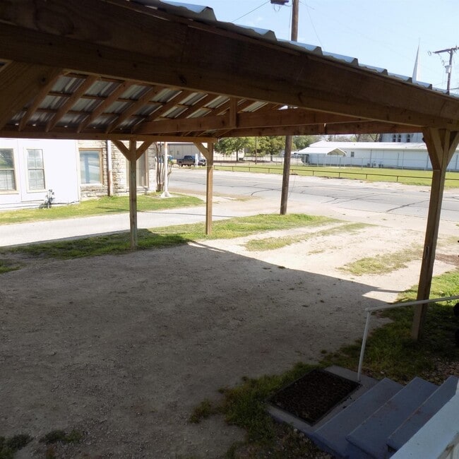 Photo - 404 S Lasalle St