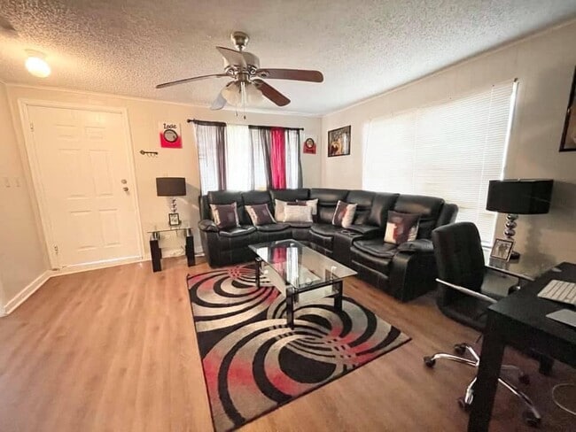 Photo - 1011 Kane St