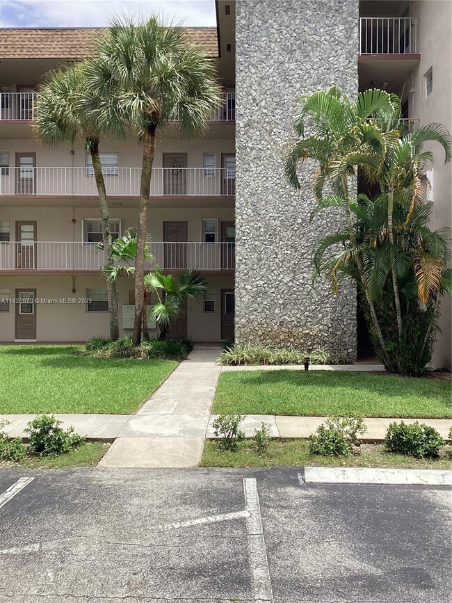 Photo - 8141 SW 24th Ct Apartment Unit 306