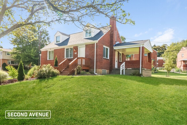 701 Crestview Dr