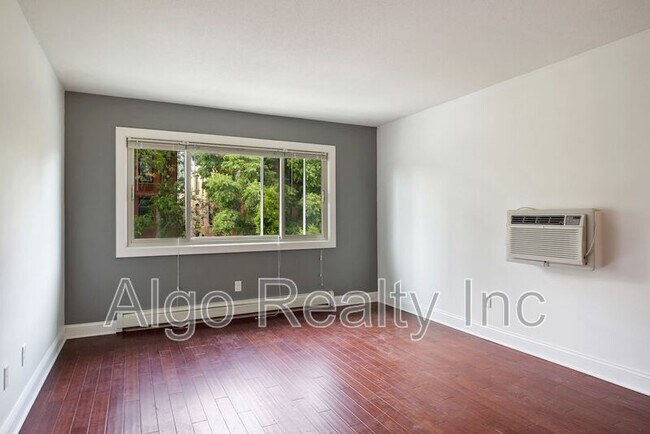 Photo - 729 E 16th St