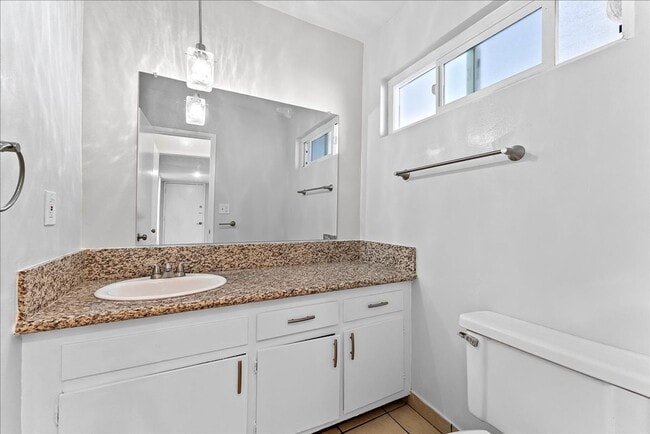 Photo - 1145 Thompson Ave Unit 02