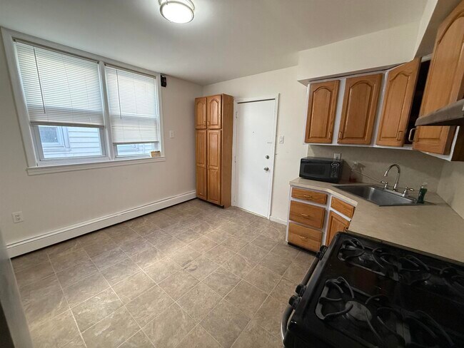 129 W 20th St Unit 3
