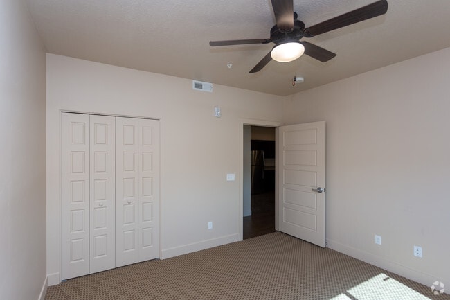 1BR, 1BA - 730 SF