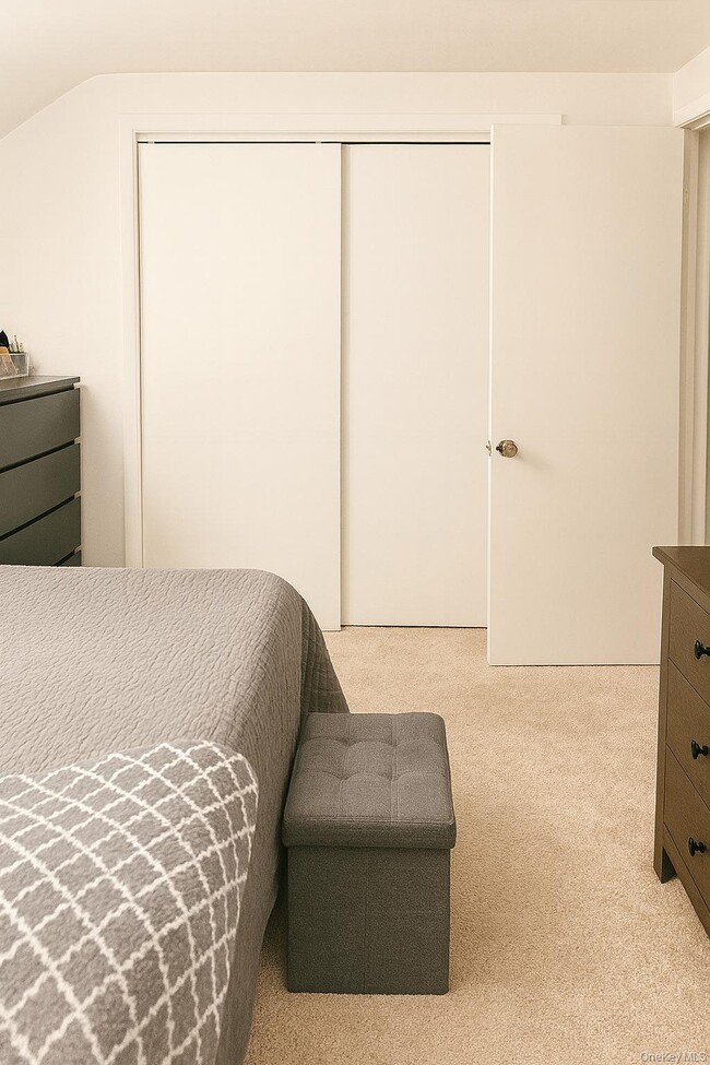 Photo - 10 Village Cir W