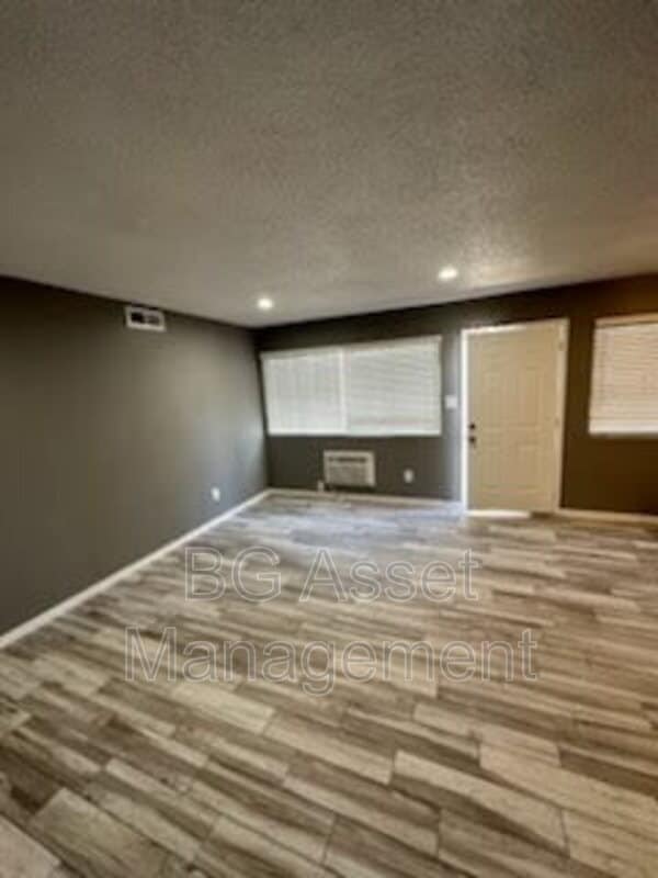 Building Photo - 2417 Northrop Ave Unit 2