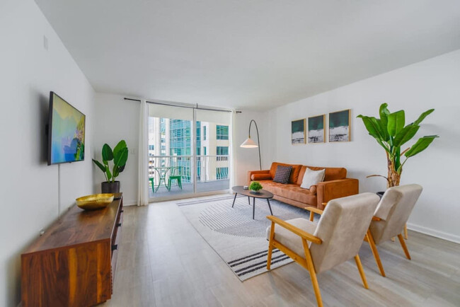 Photo - 1200 Brickell Bay Dr Apartment Unit FL18-ID1022212P