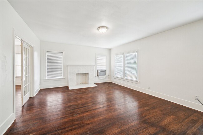 Photo - 2113 Berry St