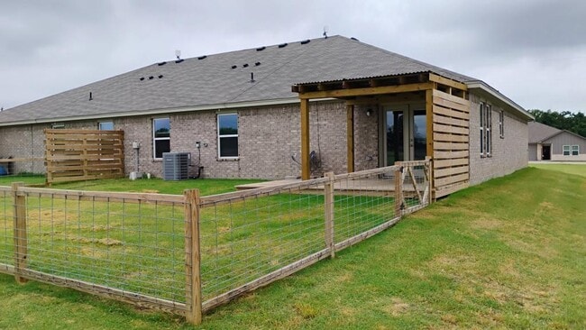Photo - 206 Hoover Ln