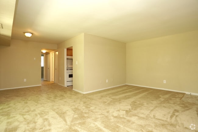 1BR, 1.5BA - 1,000 SF