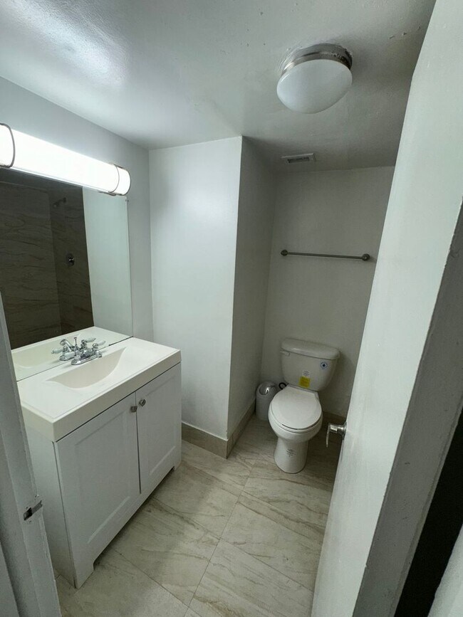 Photo - Alan Palisky Trust 9001 Unit Bech Sunshine LLC B802