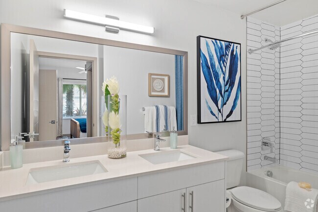 2BR, 2BA -990SF