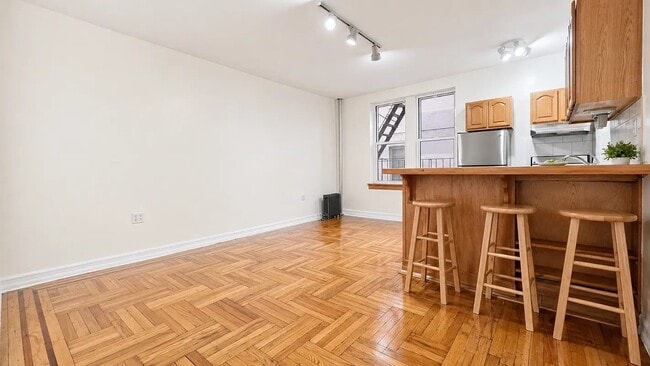 Photo - 707 W 171st St Unidad 2A
