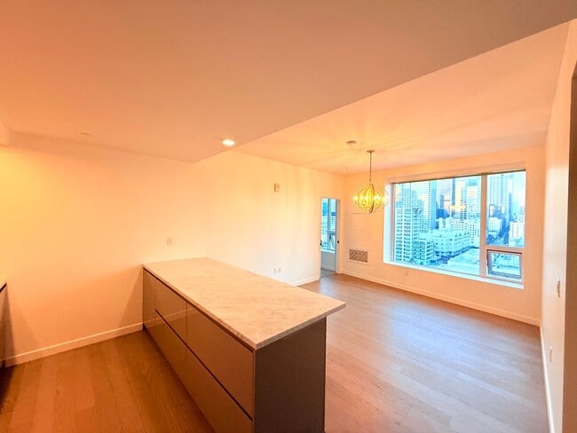 Photo - Very Unique Spacious Two Bedroom - Two bath luxury Condo with Views and Pool Unit 1404