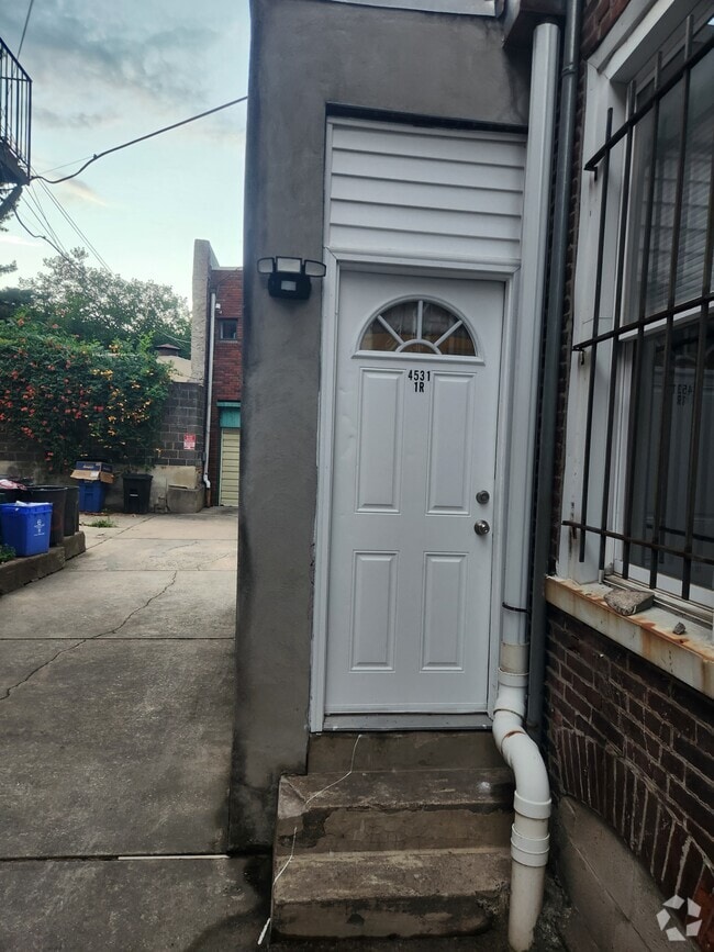 Building Photo - 4531 Springfield Ave Unit 1R Rental
