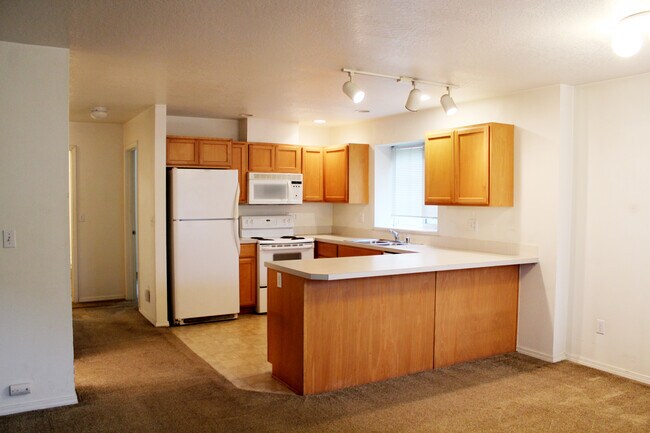 Photo - 1050 NE B St