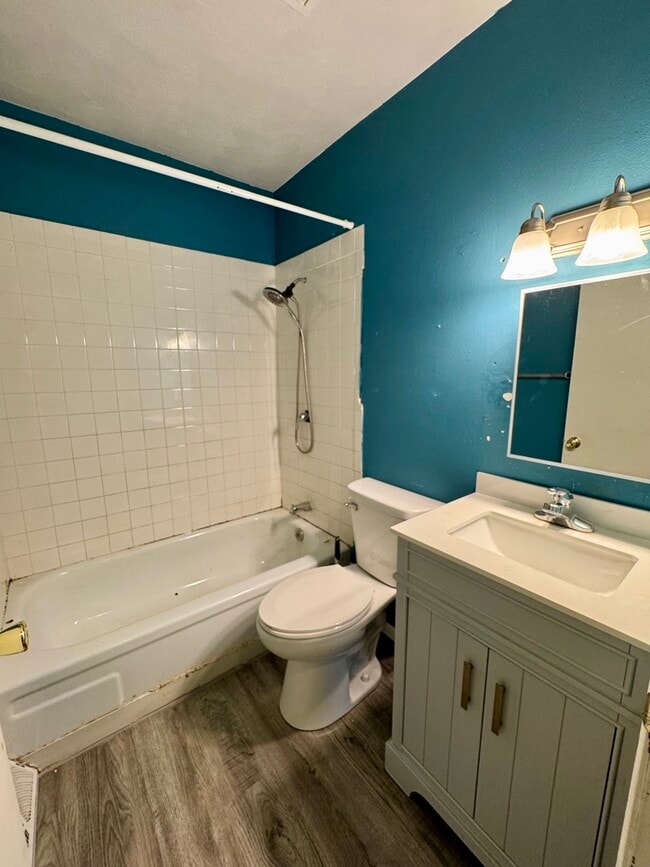 629 W 64th St