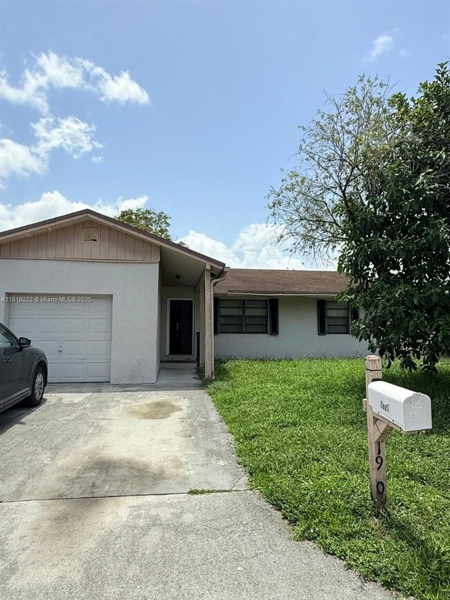 Photo - 1902 SW 97th Ave Casa