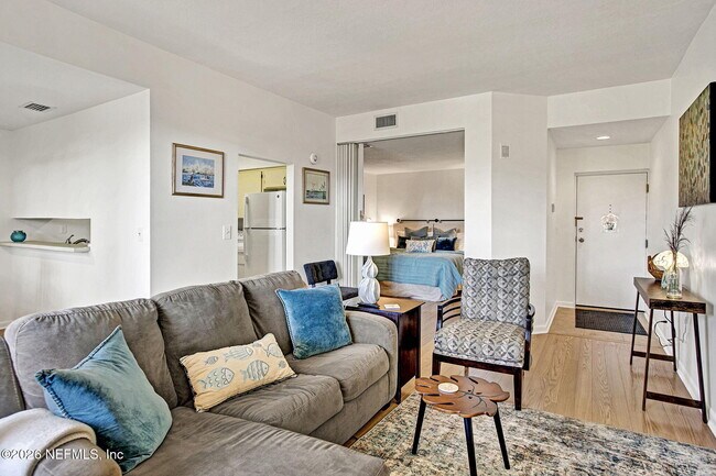 Photo - 743 Spinnakers Reach Dr