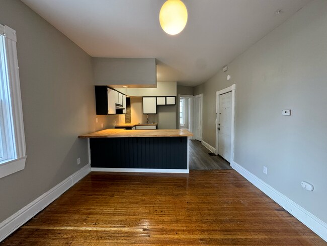 Unit Photo - 988 Clinton Ave S Unit 1