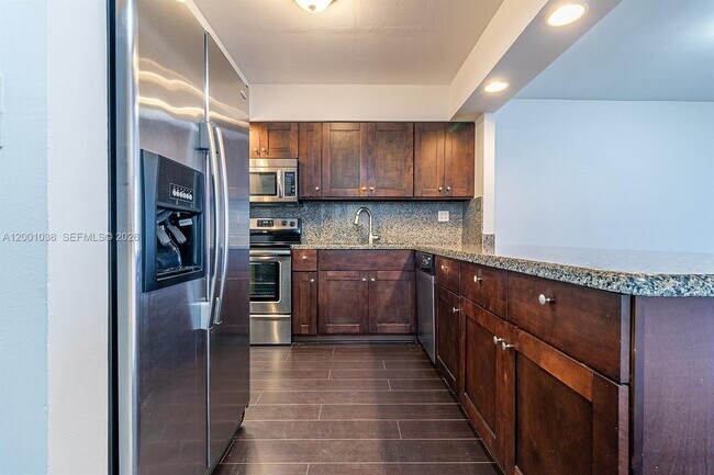 Photo - 500 Three Islands Boulevard Unidad 222