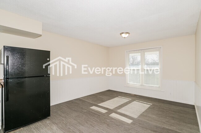 Photo - 1917 Americana Way