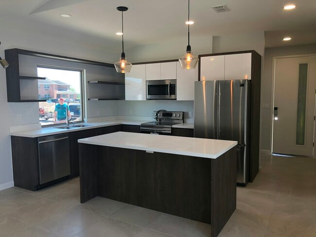 Photo - 6310 Guinevere Dr