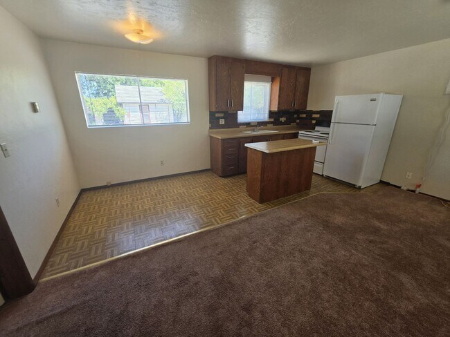1515 1/2 Solano St