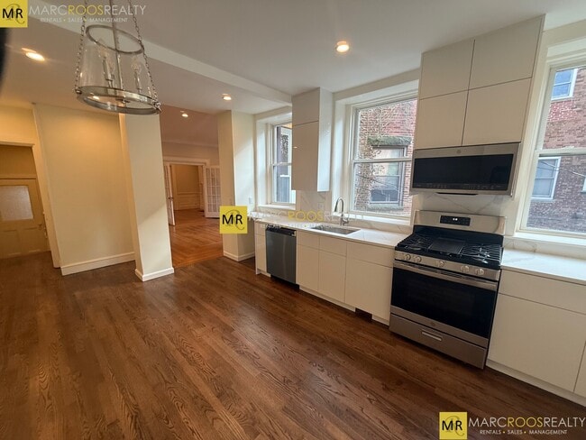 Photo - 1726 Beacon St