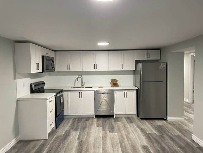 Building Photo - 23 Woodman Dr