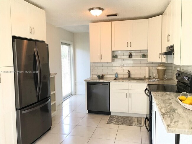 Building Photo - 10525 SW 77th Ct Unit 10525 Rental