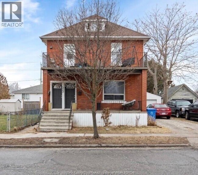 Photo - 853 Pillette Rd