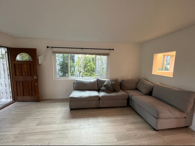 Sala de estar - 635 Palms Blvd Unidad B