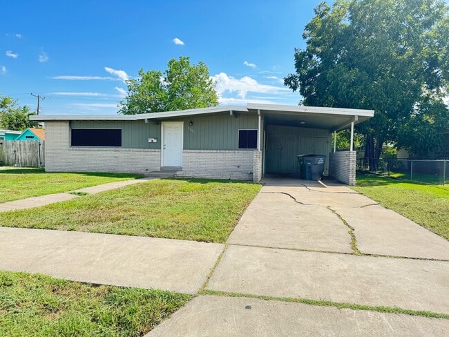 Photo - 3007 Bobolink St