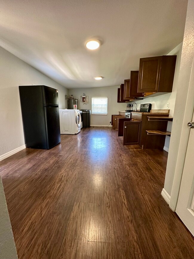 Photo - 2229 E Welch Rd